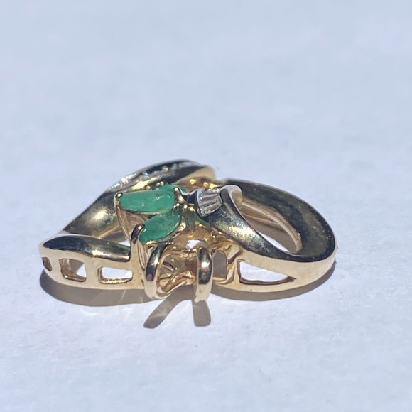 10KT diamond 💎 and emerald heart - Picture 5 of 17